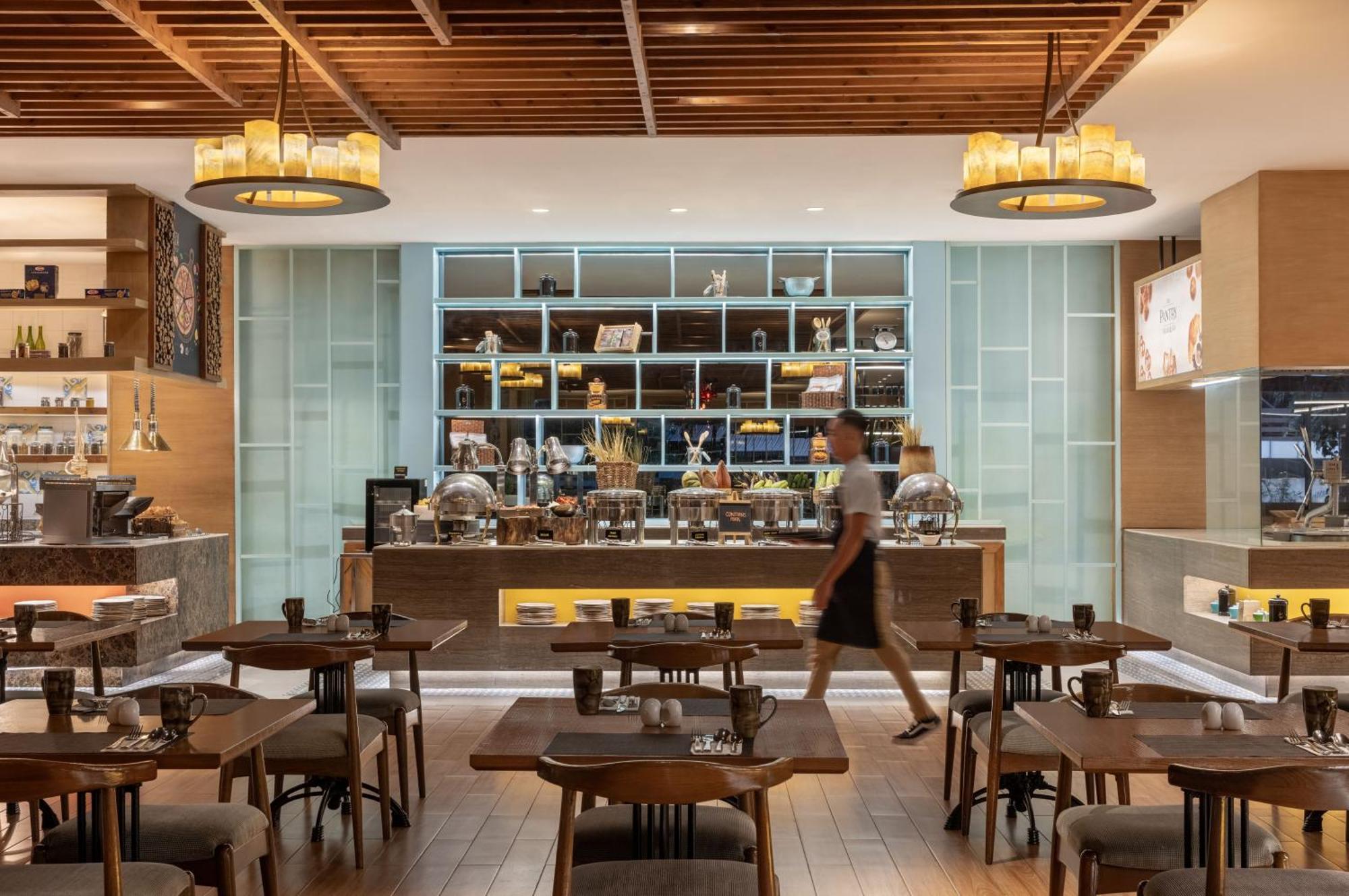 فندق دويست ثاني مانيلا ماكاتي المظهر الخارجي الصورة The restaurant at the airport