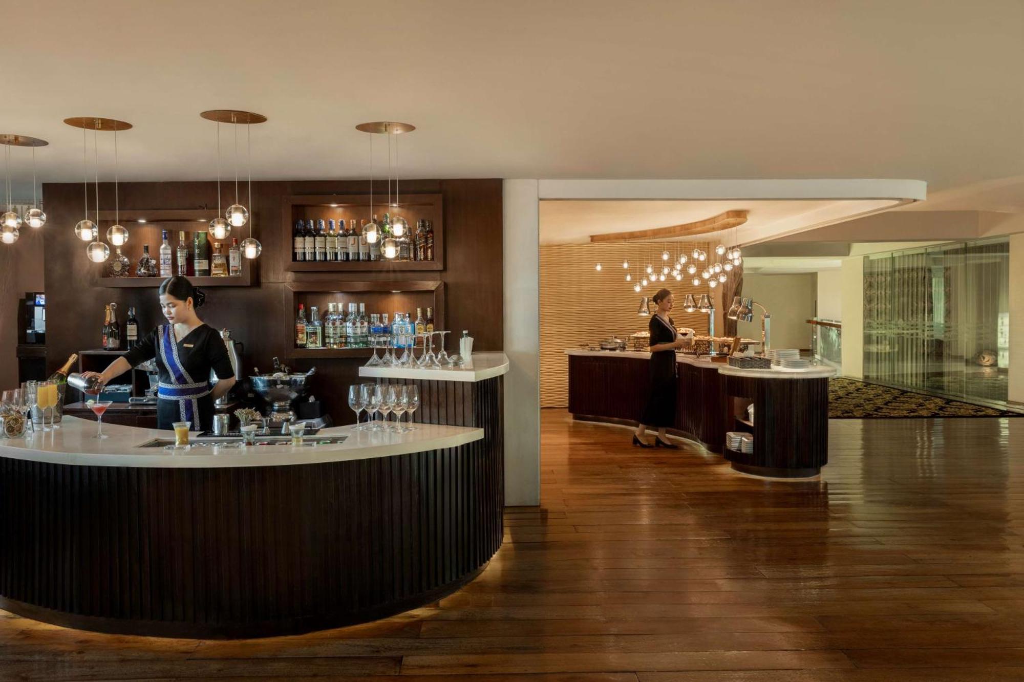 فندق دويست ثاني مانيلا ماكاتي المظهر الخارجي الصورة The bar at the lounge